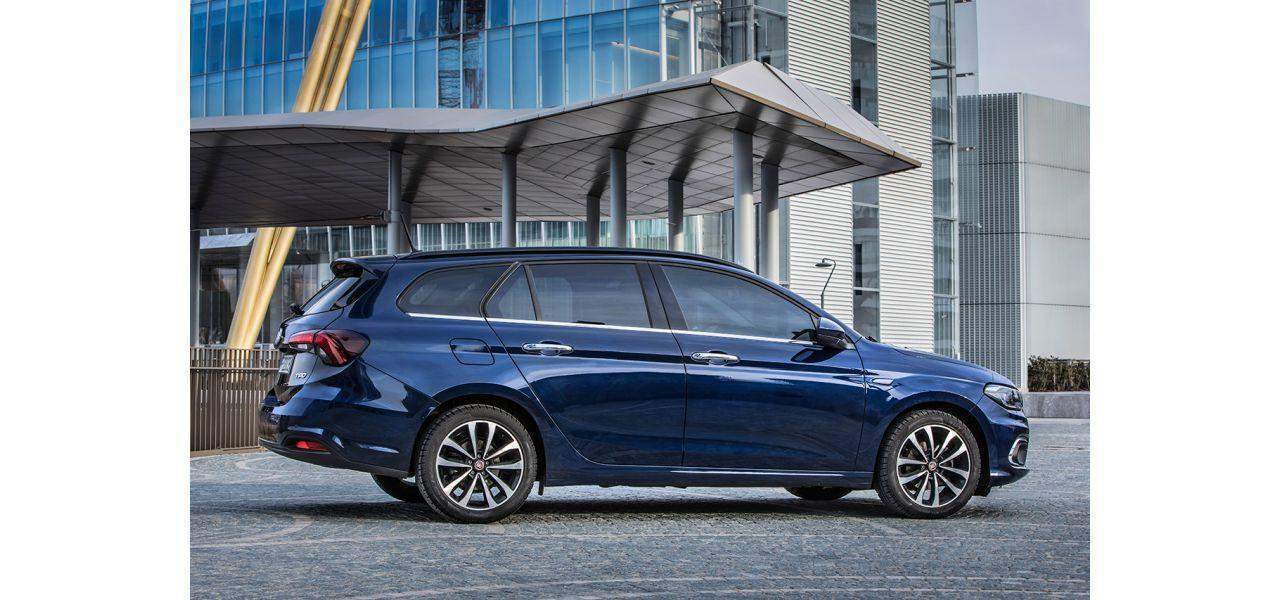 Fiat Tipo colore blu mediterraneo