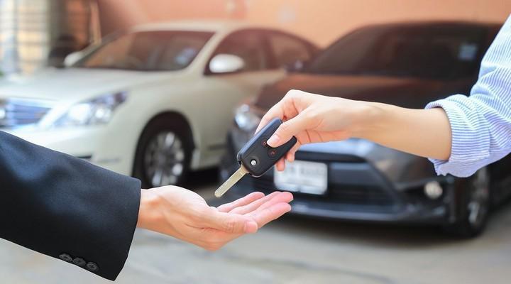 guida al noleggio auto a lungo termine