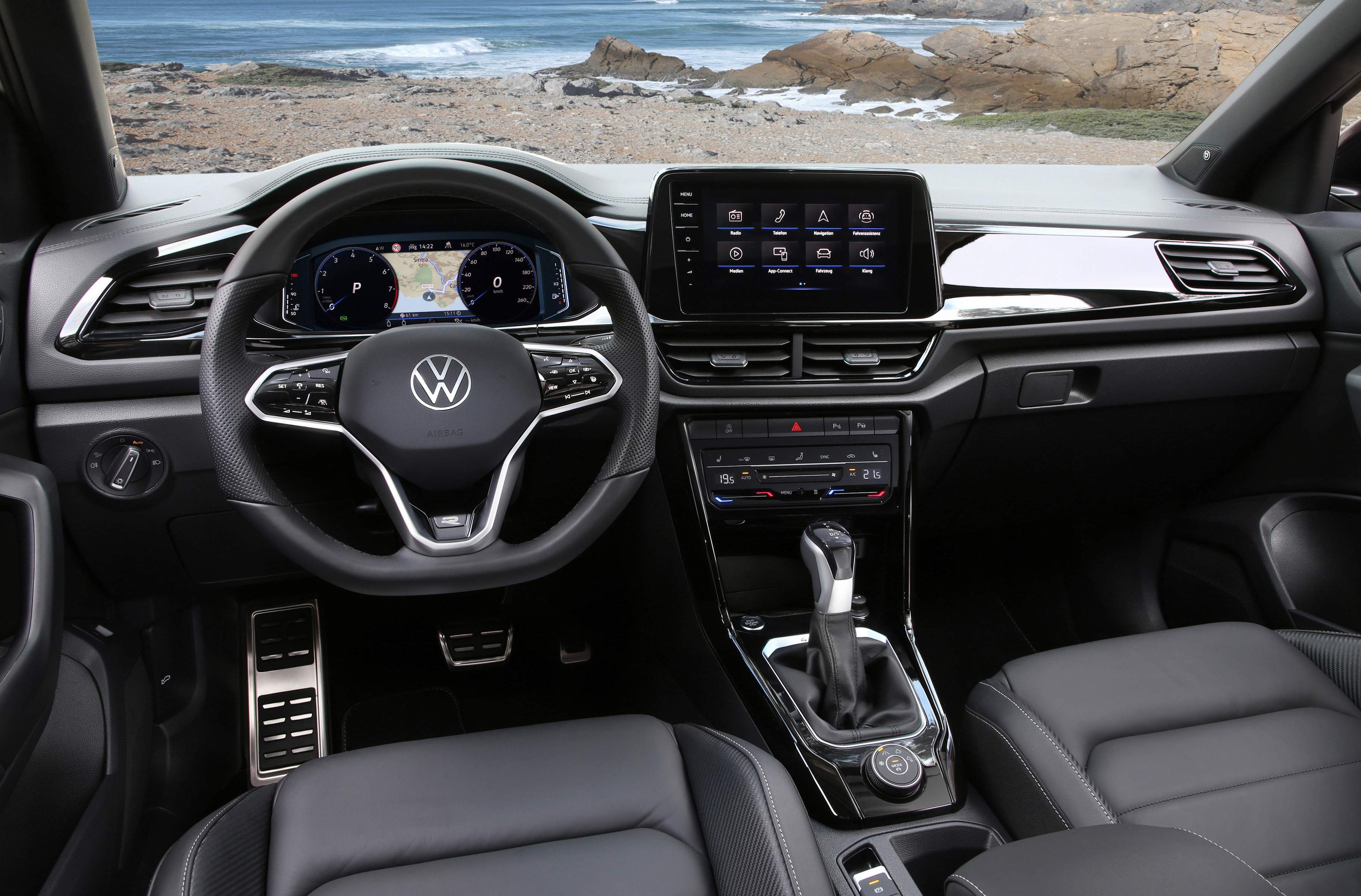 Volkswagen T-Roc interni 4