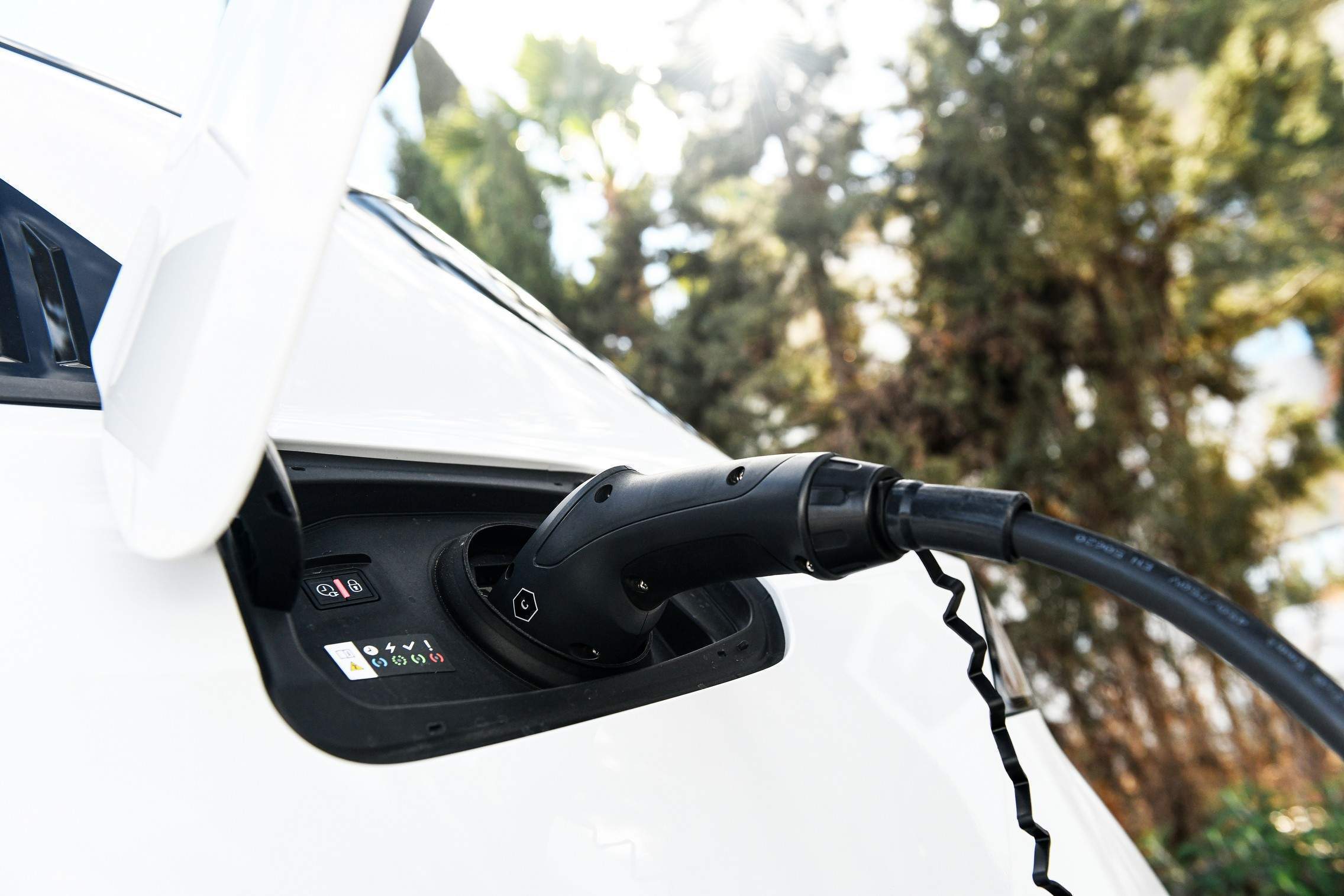 Auto plug-in in carica