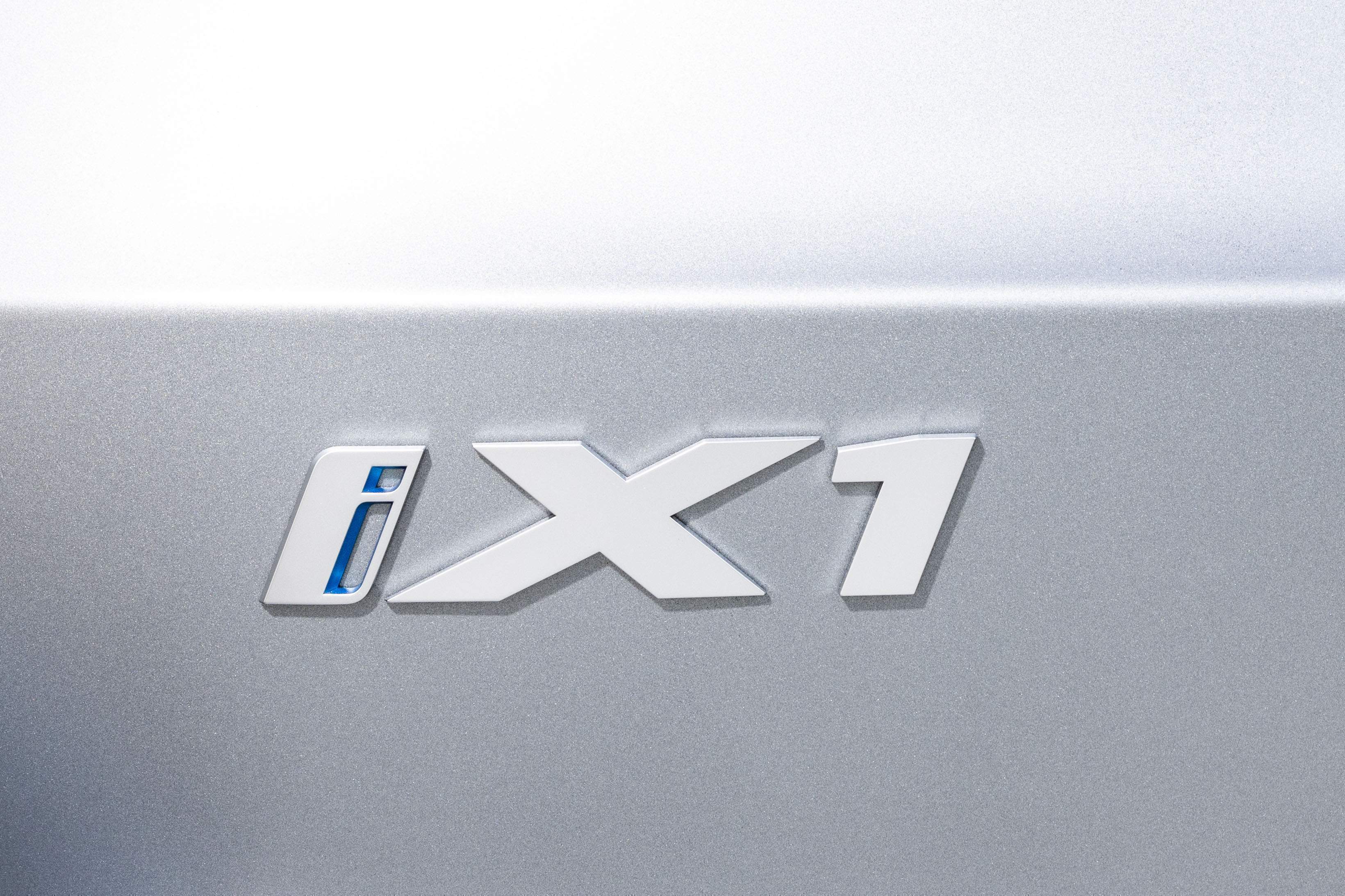 BMW iX1 esterni 24
