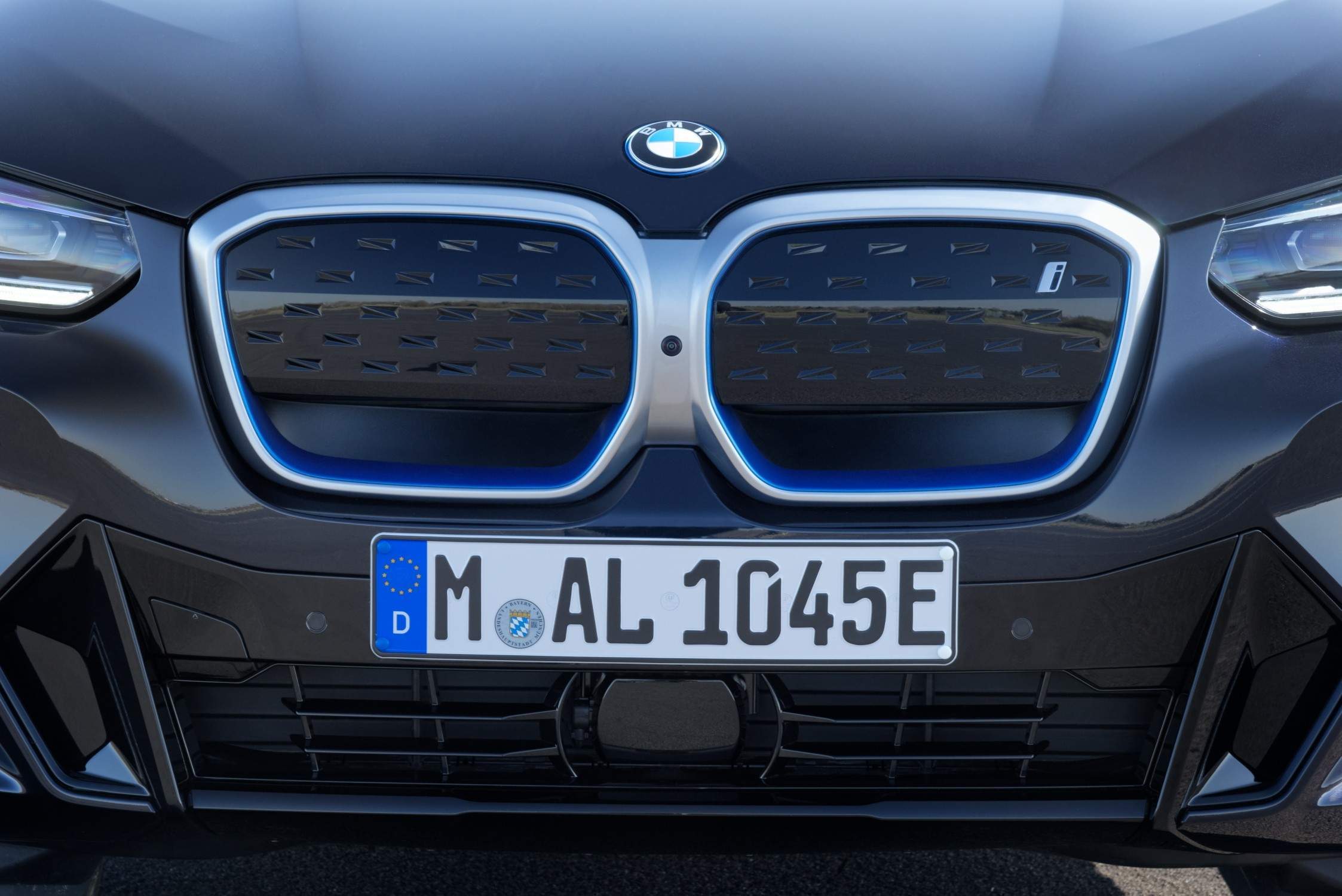 BMW iX3 esterni 4