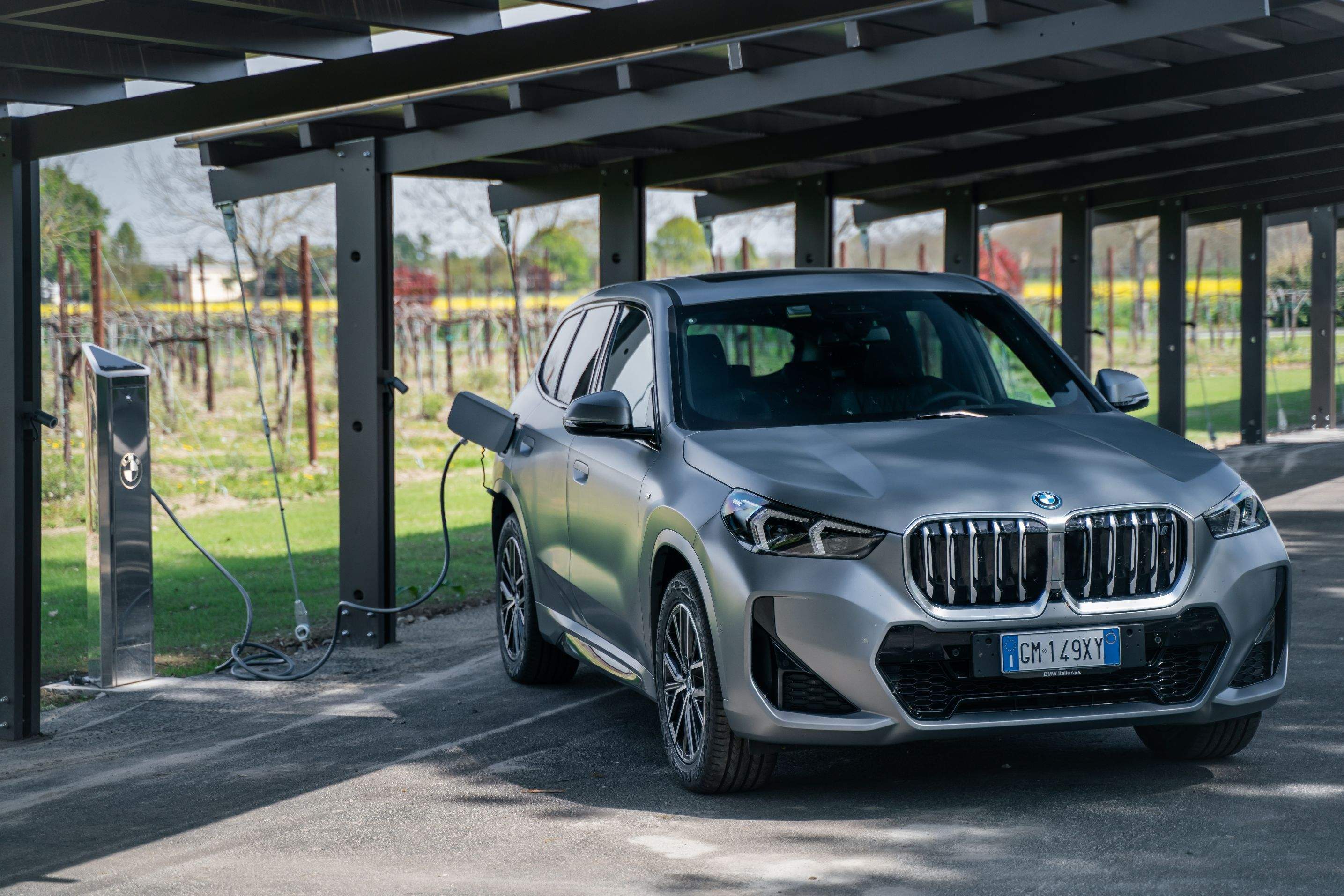 BMW iX1 esterni 27