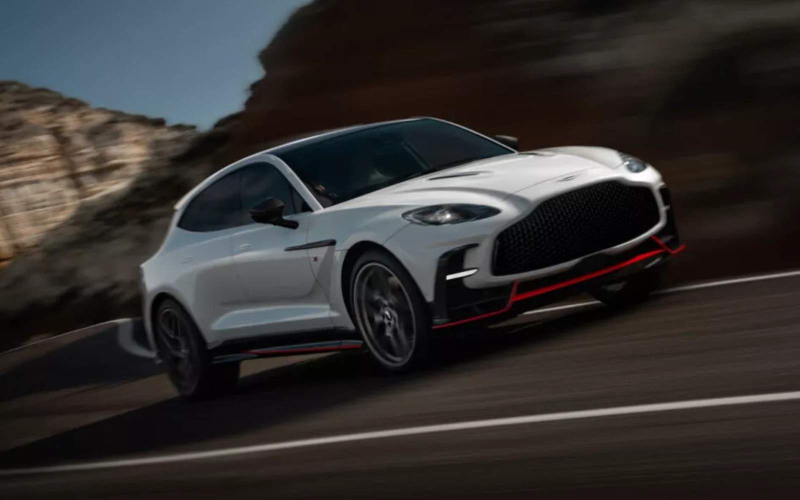 Aston Martin DBX S