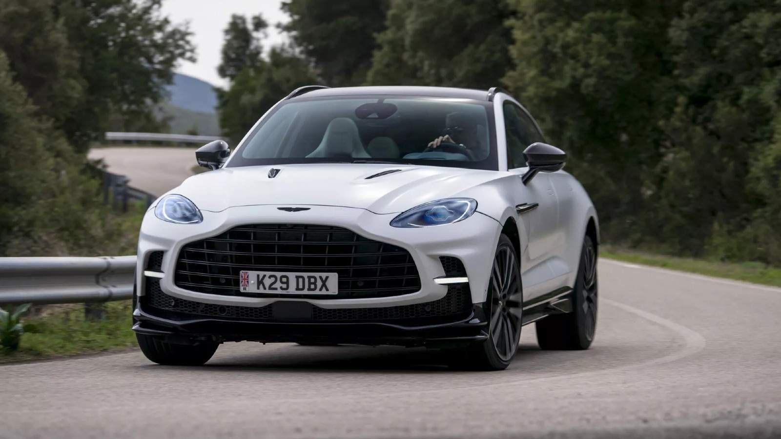 Aston Martin DBX707