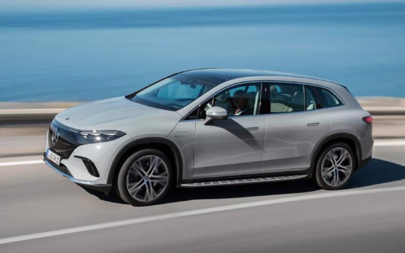 mercedes eqs suv